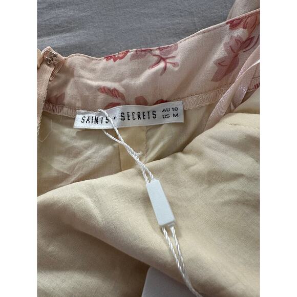 NWT Saints + Secrets Floral Print Romper sz Medium - Picture 4 of 4